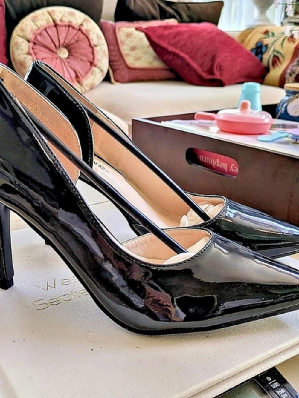 BELLA MARIE Black Pointed-Toe Heels